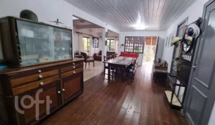 Casa à venda em Barra do Sambaqui com 270 m², 5 qu