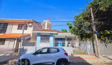 Casa à venda em Balneário com 270 m², 2 quartos