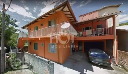 Casa à venda em Barra da Lagoa com 144 m², 9 quart