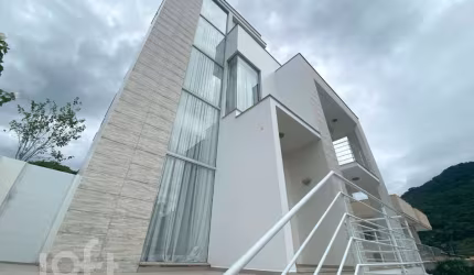 Casa à venda em Lagoa da Conceição com 336 m², 3 q