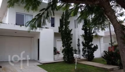 Casa à venda em Jurere Oeste com 250 m², 5 quartos