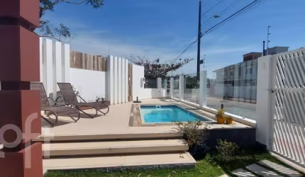 Casa à venda em Campeche Central com 135 m², 3 qua