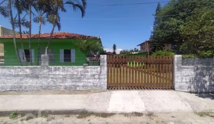 Casa à venda em Campeche Central com 117 m², 3 qua