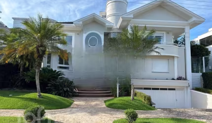 Casa à venda em Jurere Oeste com 312 m², 5 quartos