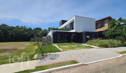 Casa à venda em Ribeirão da Ilha com 322 m², 4 qua