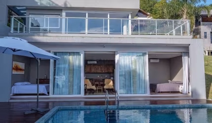Casa com vista mar em Florianópolis, Sambaqui.