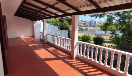 Casa de 4 dormitórios à venda em Coqueiros