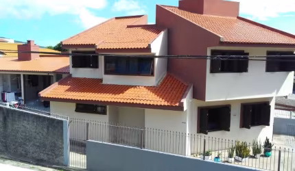 Casa de 4 dormitórios à venda no Saco dos Limões
