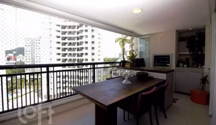 Apartamento à venda em Itacorubi com 189 m², 3 qua