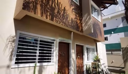 Casa de 2 dormitórios à venda no Ribeirão da Ilha