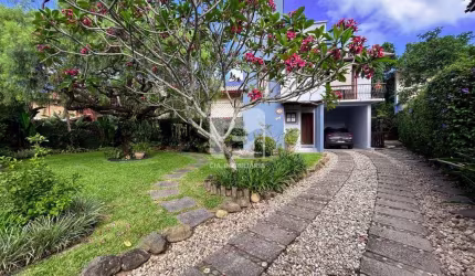 Casa de 3 dormitórios no bairro Porto da Lagoa
