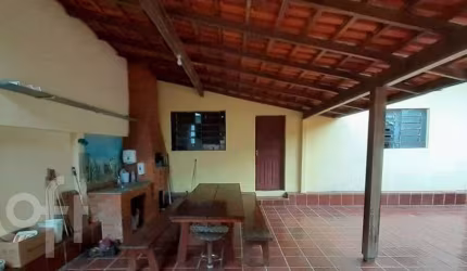 Casa à venda em Estreito com 300 m², 5 quartos, 1