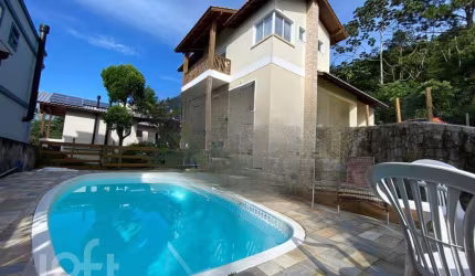 Casa à venda em Campeche Central com 379 m², 4 qua