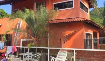 Casa à venda em Alto Ribeirão com 300 m², 3 quarto