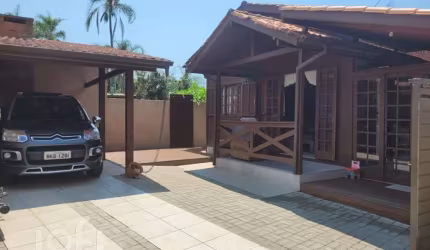 Casa à venda em Morro das Pedras com 92 m², 3 quar