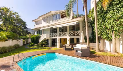 Casa à venda em Lagoa da Conceição com 450 m², 4 q