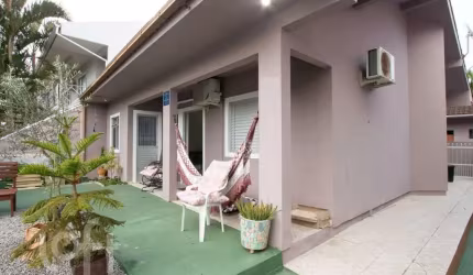 Casa à venda em Barra da Lagoa com 120 m², 3 quart