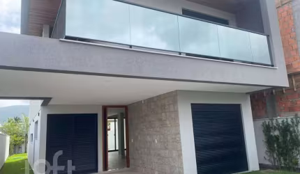 Casa à venda em Lagoa da Conceição com 220 m², 3 q