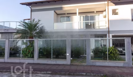 Casa à venda em Agronômica com 490 m², 4 quartos,