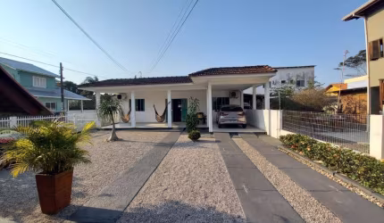 Casa de 3 dormitórios na Barra da Lagoa
