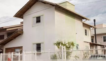 Casa à venda em Ressacada com 162 m², 4 quartos, 2