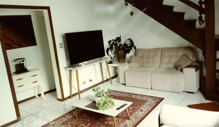 Casa à venda em Costeira do Pirajubaé com 120 m²,