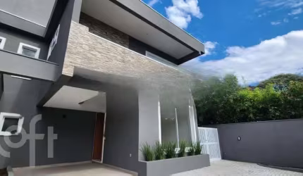 Casa à venda em Lagoa da Conceição com 162 m², 3 q