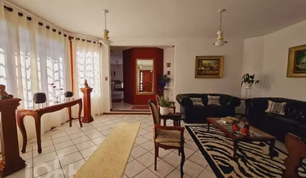 Casa à venda em Córrego Grande com 297 m², 4 quart