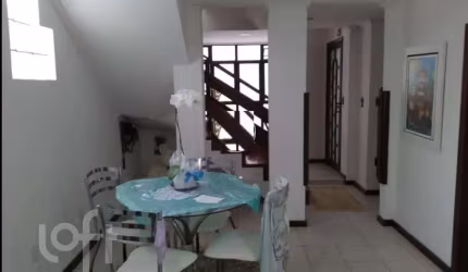 Casa à venda em Centro com 135 m², 3 quartos, 1 su