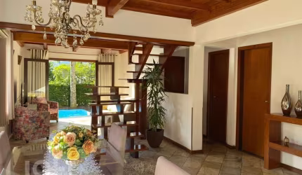 Casa à venda em Canto da Lagoa com 180 m², 3 quart
