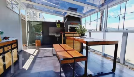 Casa à venda em Córrego Grande com 176 m², 3 quart
