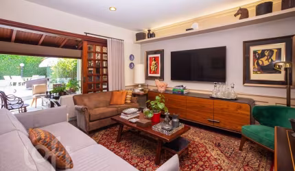 Casa à venda em Córrego Grande com 461 m², 3 quart