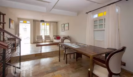 Casa à venda em Centro com 195 m², 4 quartos, 1 su