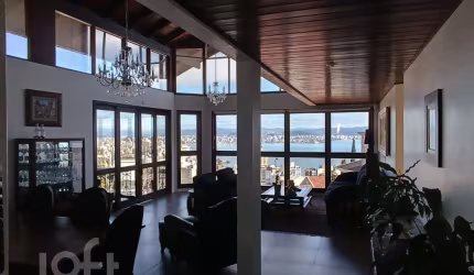 Casa à venda em Centro com 450 m², 4 quartos, 4 su