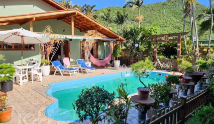 Casa à venda em Armação com 250 m², 3 quartos, 1 s