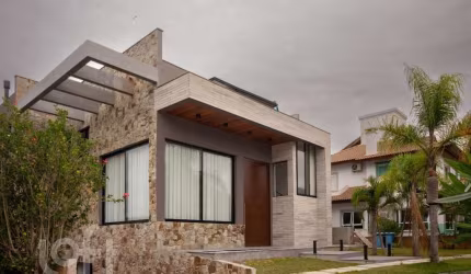 Casa à venda em Itacorubi com 800 m², 6 quartos, 4