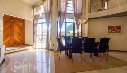 Casa à venda em Itacorubi com 330 m², 4 quartos, 2