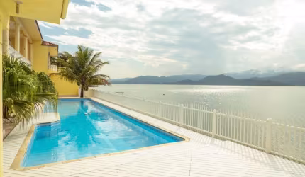 Casa de 6 dormitórios no Ribeirão da Ilha