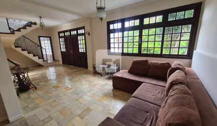 Casa de 6 dormitórios à venda na Trindade