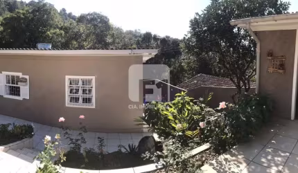 Casa em alvenaria com 2 dormitórios no Itacorubi