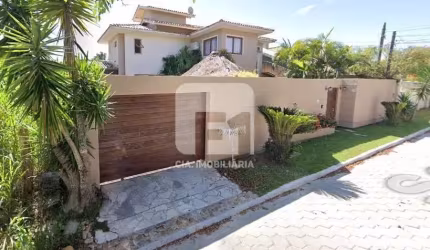 Casa com 05 Dormitórios no Campeche!