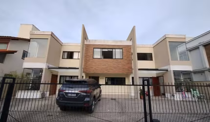 Apartamento de 2 dormitórios no Campeche