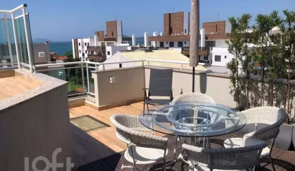 Apartamento à venda em Canasvieiras com 164 m², 3