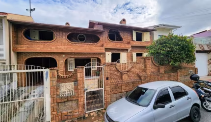 Casa à venda em Coqueiros com 151 m², 4 quartos, 1
