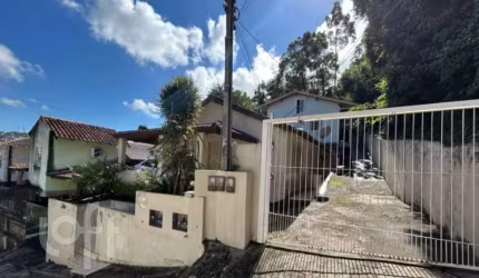 Casa à venda em Pantanal com 80 m², 4 quartos, 2 v