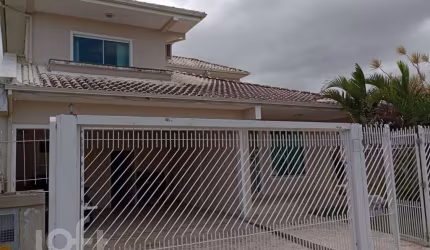 Casa à venda em Ressacada com 256 m², 4 quartos