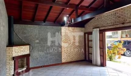 Casa à venda em Armação com 370 m², 3 quartos, 1 s