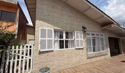 Casa à venda em Balneário com 61 m², 4 quartos, 2