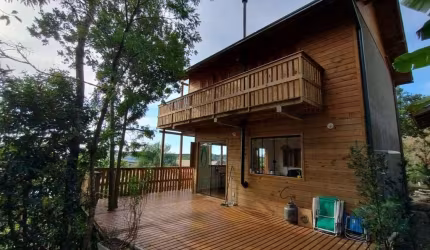 Casa mobiliada com 3 quartos no Ribeirão da Ilha