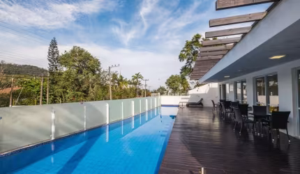 Apartamento de 3 dormitórios à venda no Sambaqui